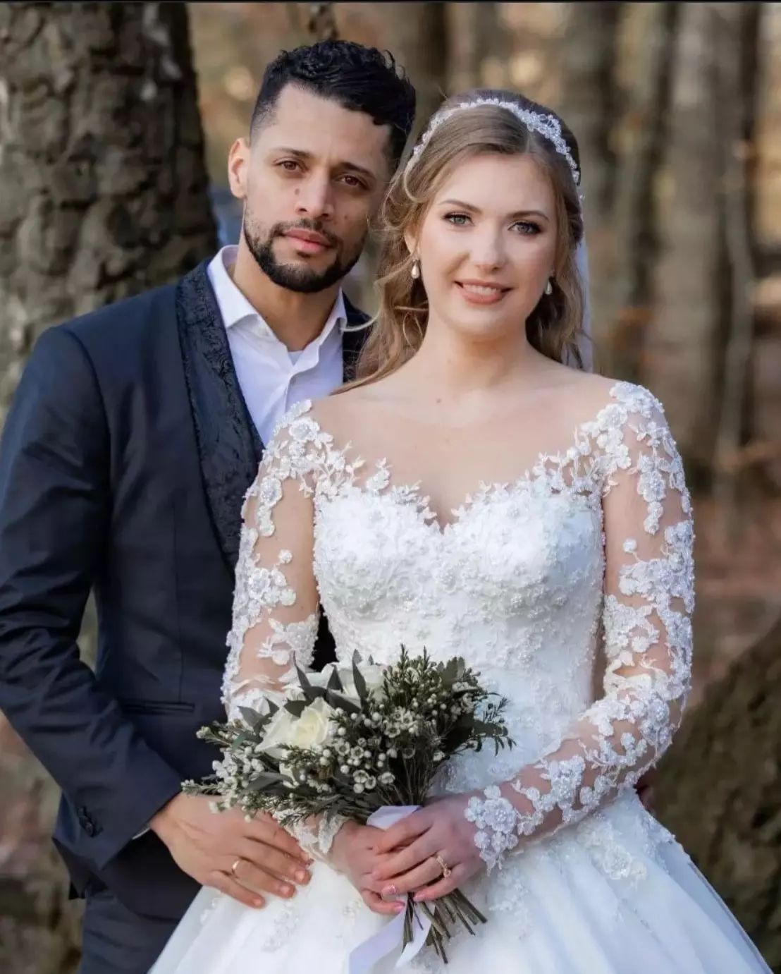 Elegant A-Line Sweetheart Wedding Dress with Long Sleeves and Lace