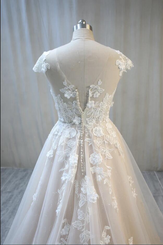 Elegant A-Line Bateau Backless Floor-Length Wedding Gown with Lace Tulle Appliques
