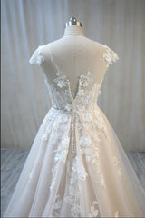 Elegant A-Line Bateau Backless Floor-Length Wedding Gown with Lace Tulle Appliques