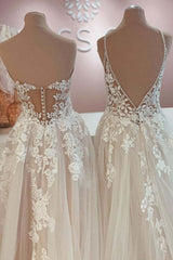 Elegant A-Line Backless Wedding Dress with Tulle and Lace Appliques