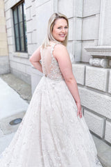 Elegant Sweetheart Wide Strap Lace Wedding Dress with Tulle A-Line - Perfect Bridal Gown