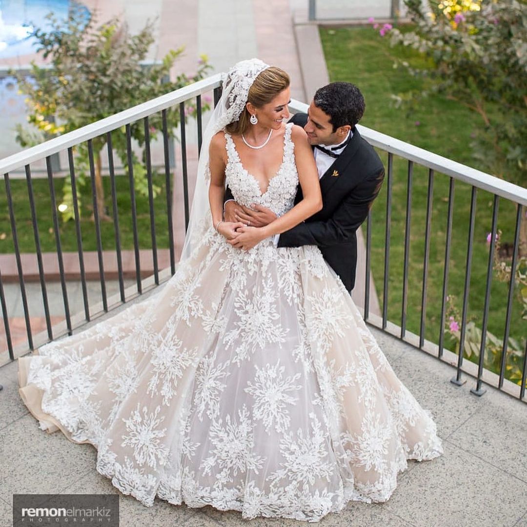 Elegant Spaghetti Straps Sweetheart A-Line Wedding Dress with Floral Lace Tulle