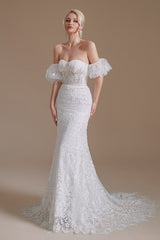 Elegant Mermaid Lace Wedding Dress with Detachable Sleeves Sweetheart Neckline