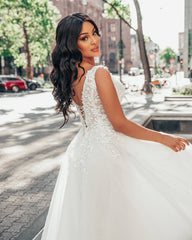 Elegant Deep V-Neck A-Line Tulle Wedding Dress with Floral Lace Appliques