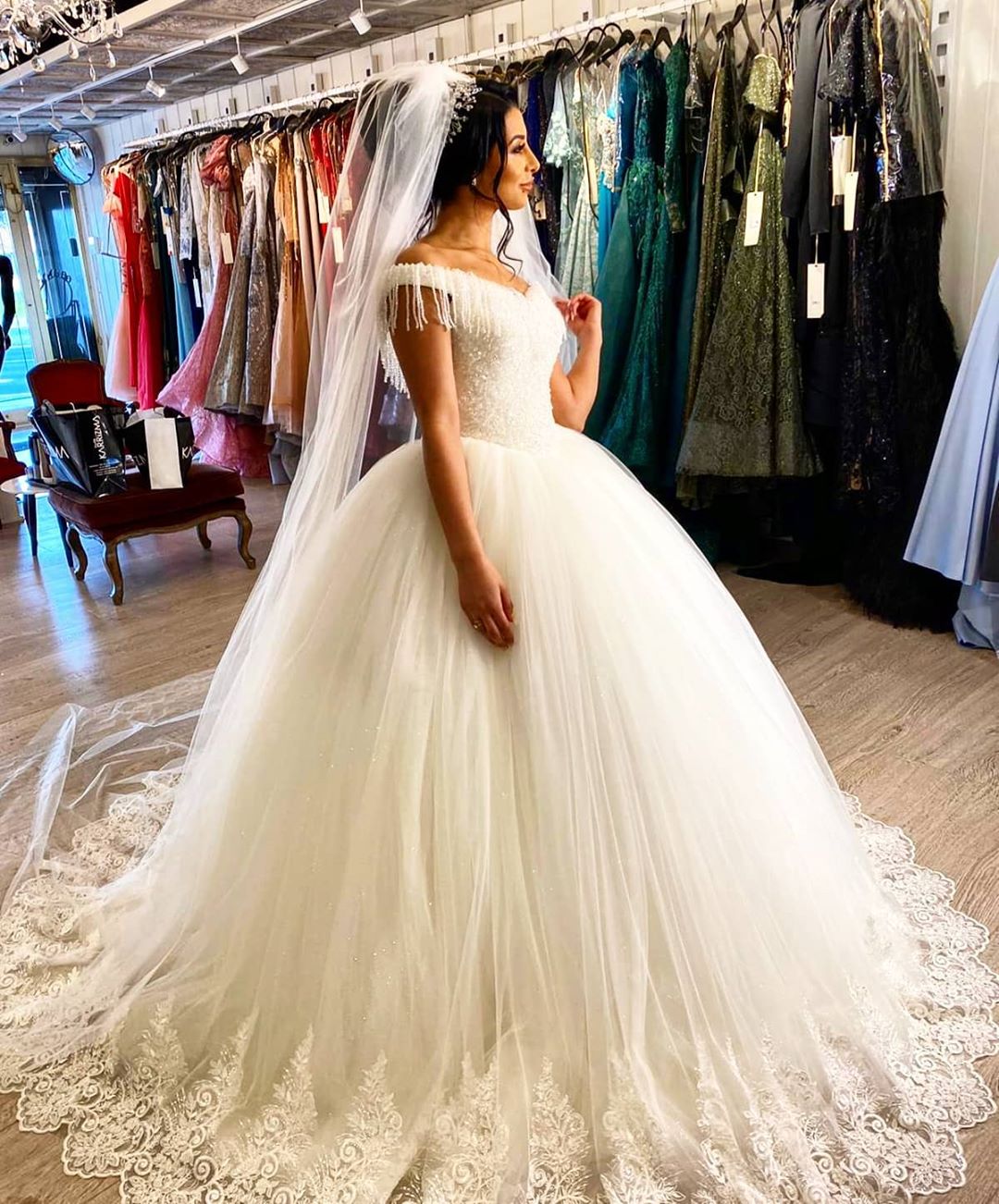Exquisite Off-the-Shoulder Beaded Tassel Tulle Princess Wedding Dress for Brides