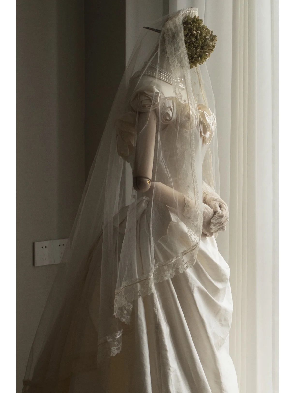 Ball Gown Vintage Style Rose Flowers Silk Wedding Dress - DollyGown