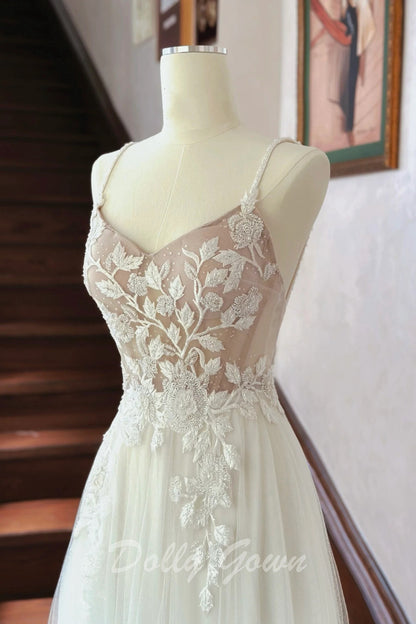 Casual A-line Tulle Lace Top Spaghetti Strap Beach Wedding Dress - DollyGown