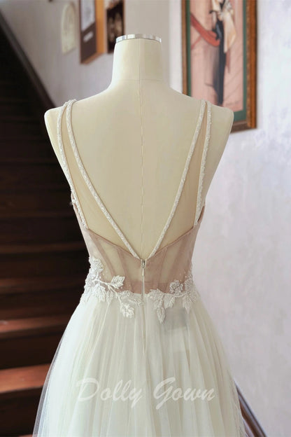 Casual A-line Tulle Lace Top Spaghetti Strap Beach Wedding Dress - DollyGown