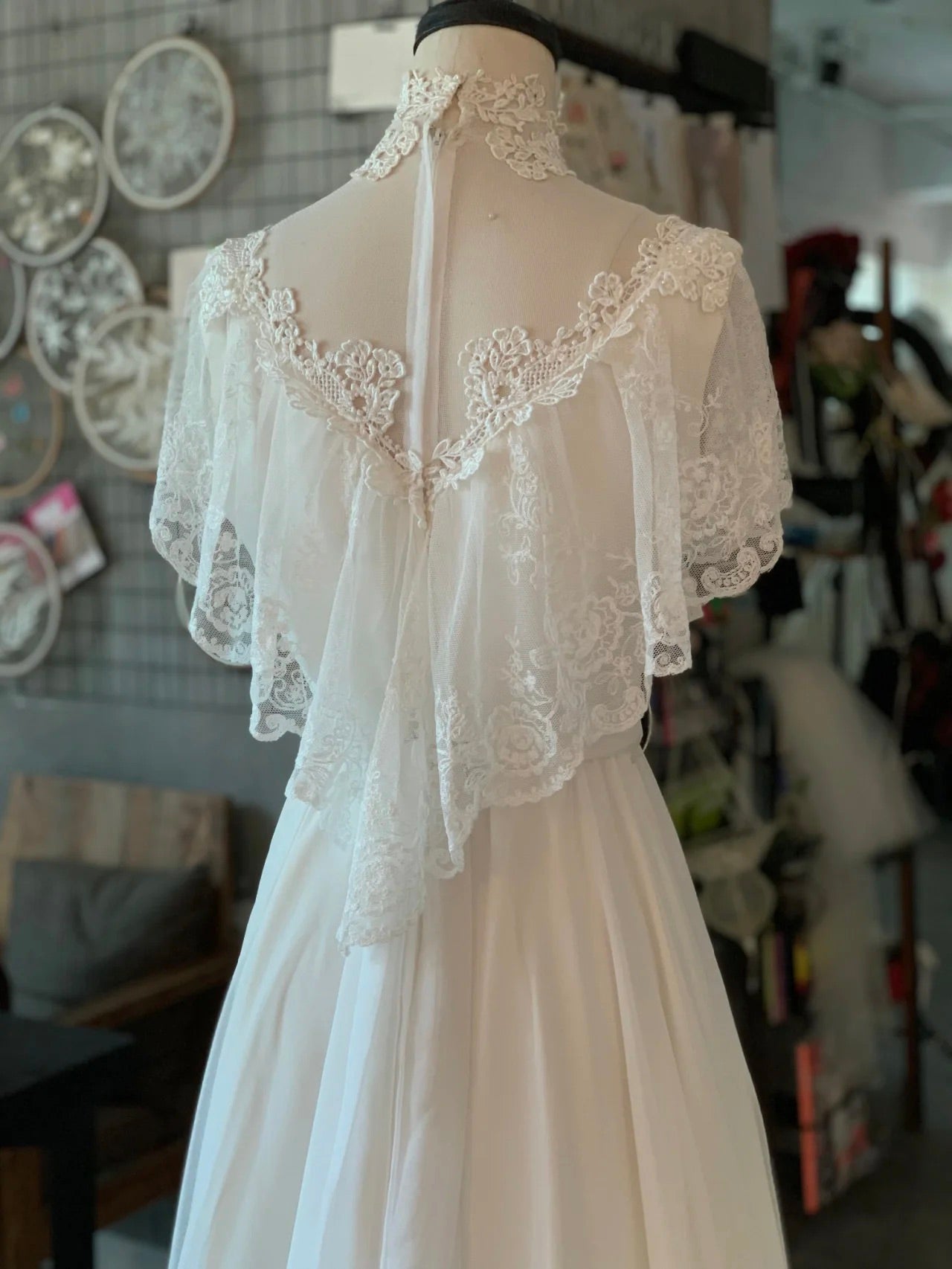 Chiffon Lace Vintage Wedding Dress with Long Sleeves Chiffon Lace Vintage Wedding Dress with Long Sleeves