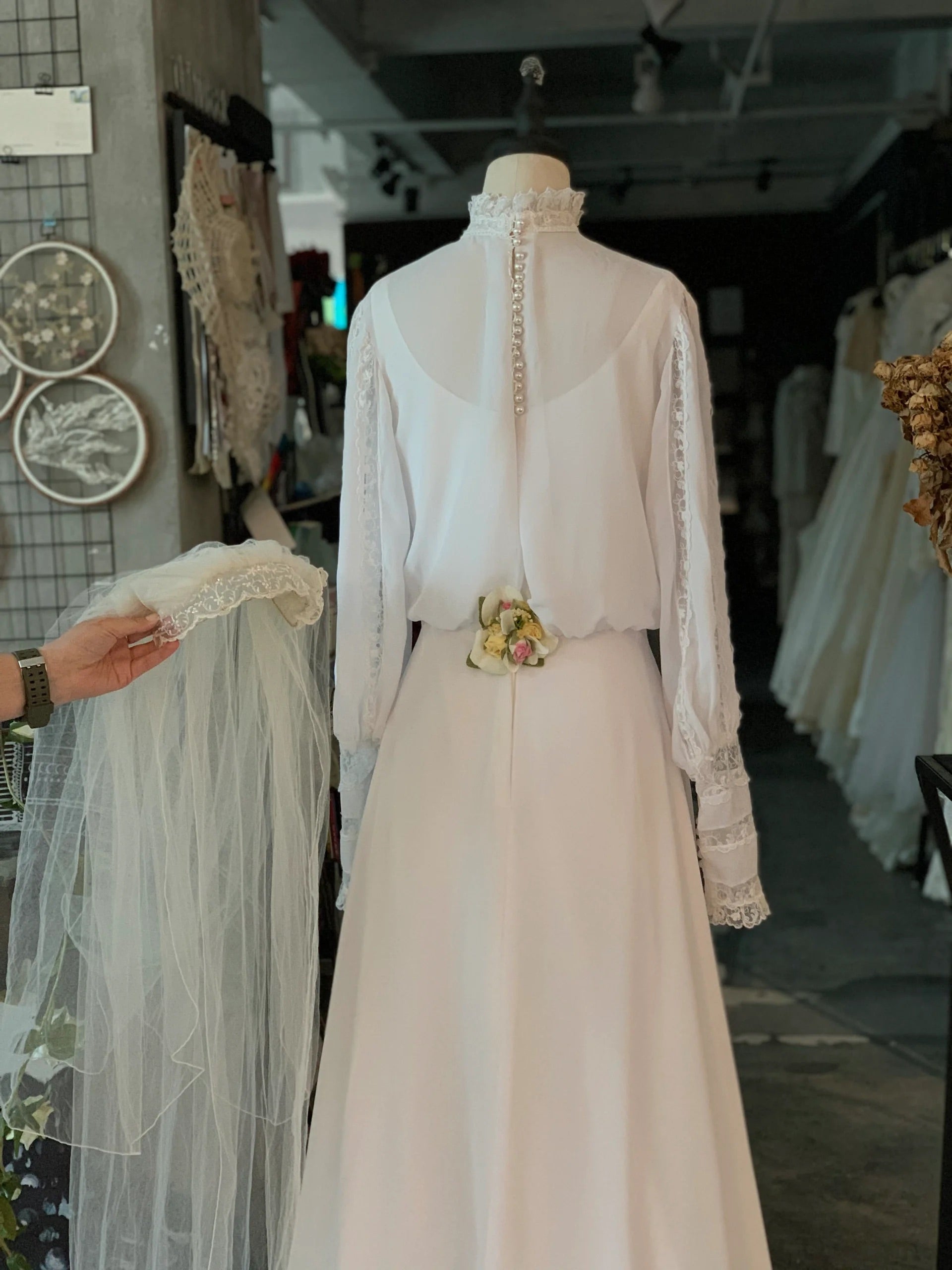Chiffon Modest Vintage Wedding Dress with Long Sleeves Chiffon Modest Vintage Wedding Dress with Long Sleeves