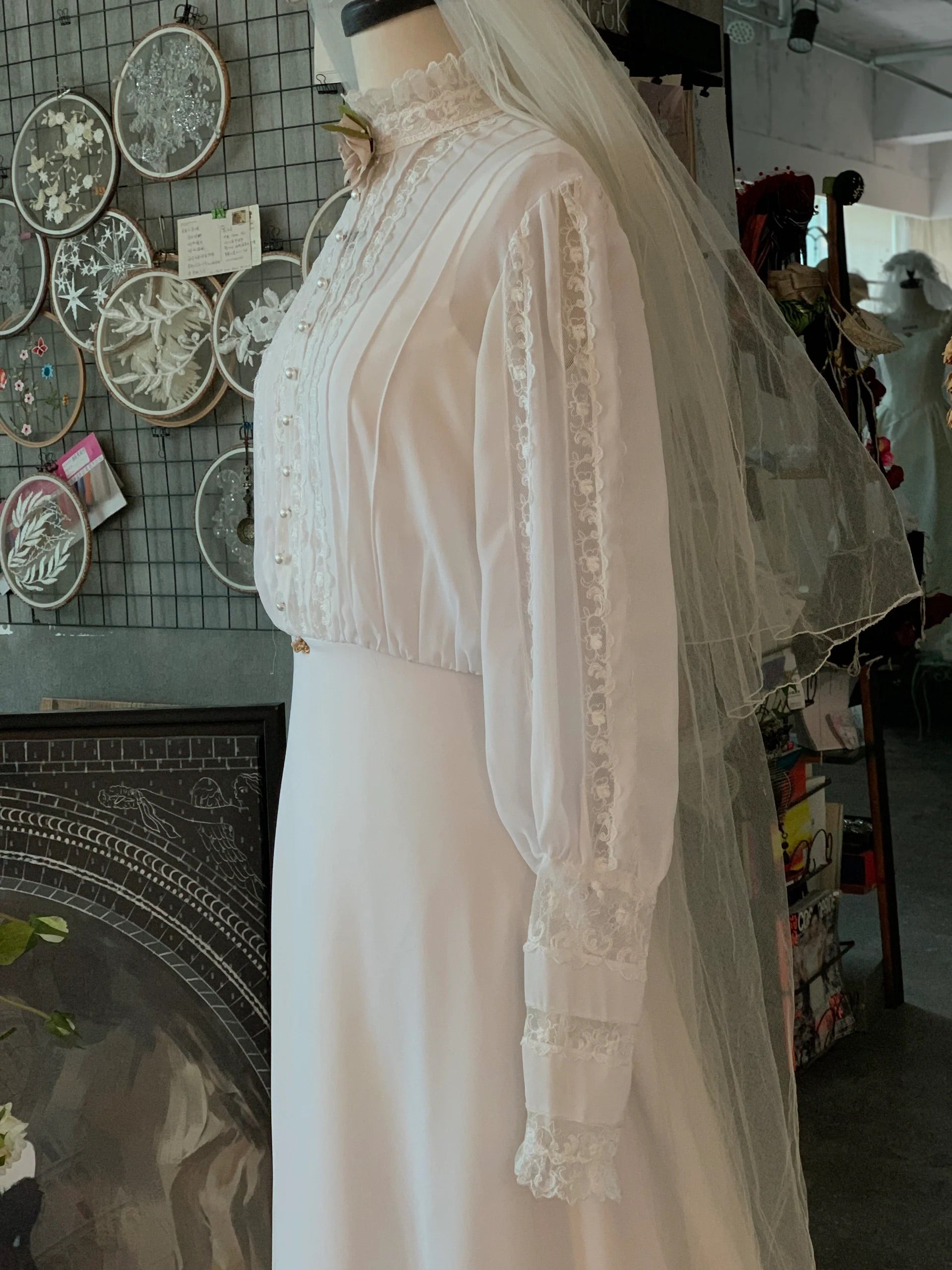 Chiffon Modest Vintage Wedding Dress with Long Sleeves Chiffon Modest Vintage Wedding Dress with Long Sleeves