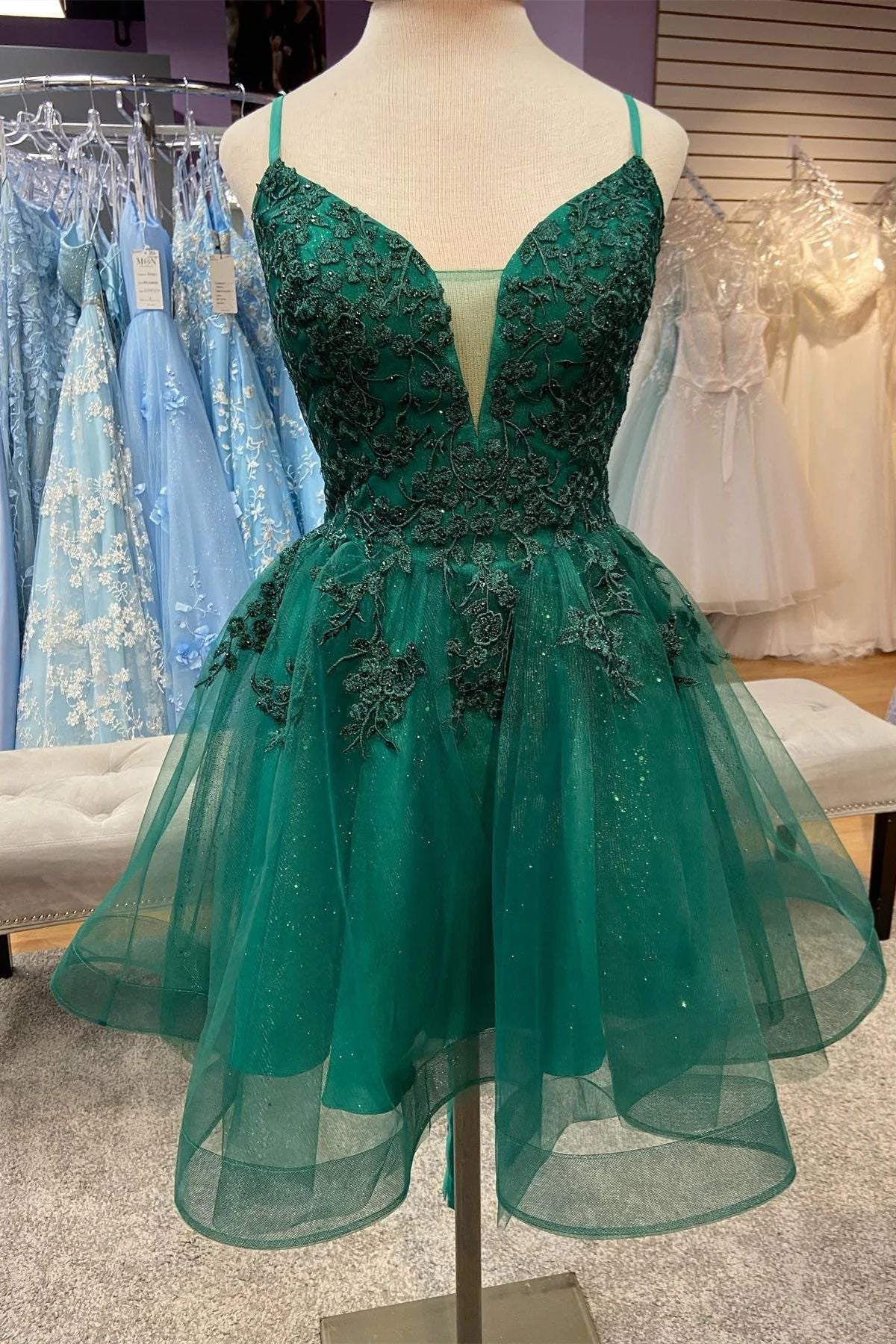 Emerald Green Lace Short Homecoming Dress - DollyGown