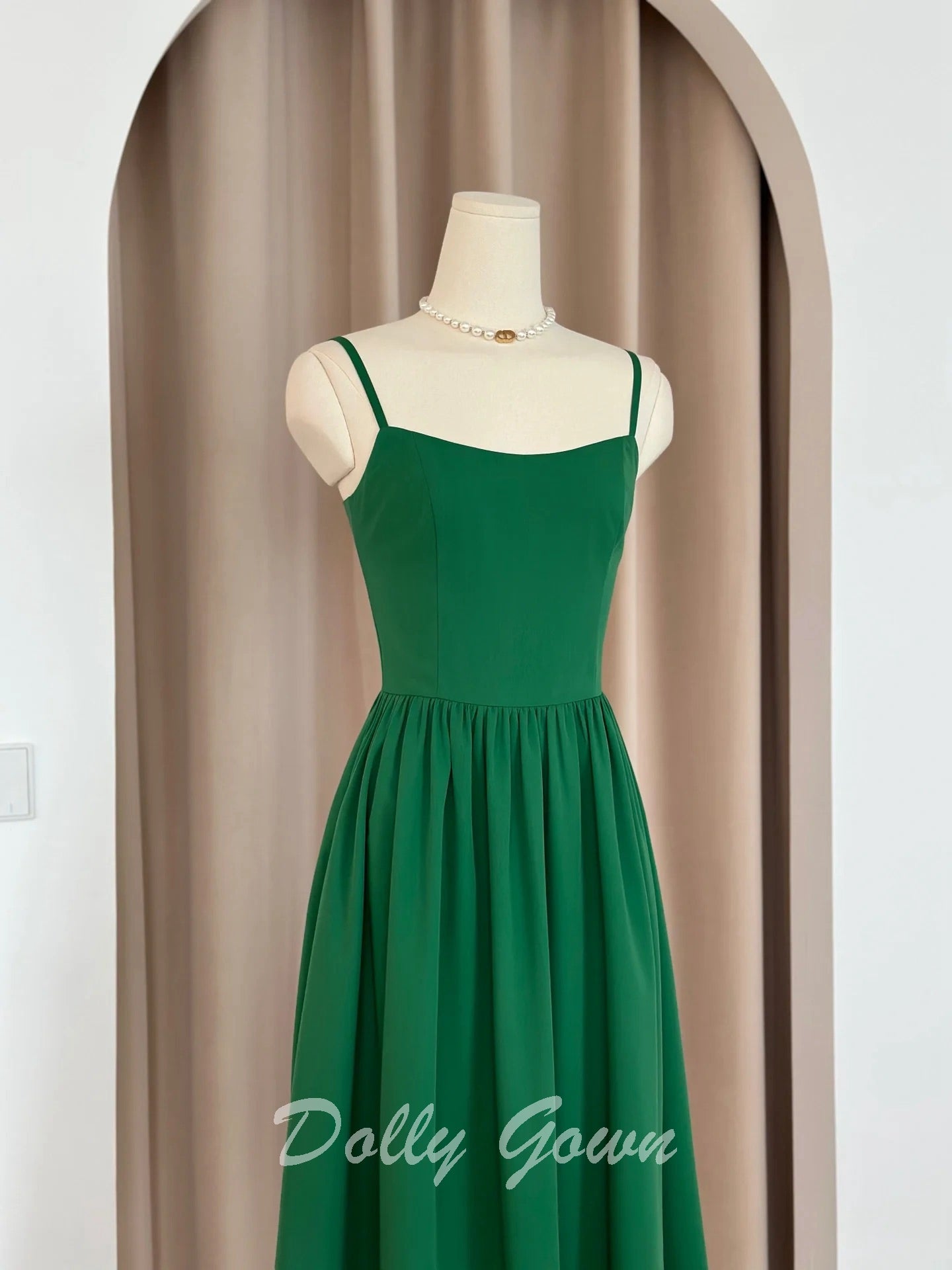 Emerald Green Spaghetti Strap Short Vintage Bridesmaid Dresses Emerald Green Spaghetti Strap Short Vintage Bridesmaid Dresses