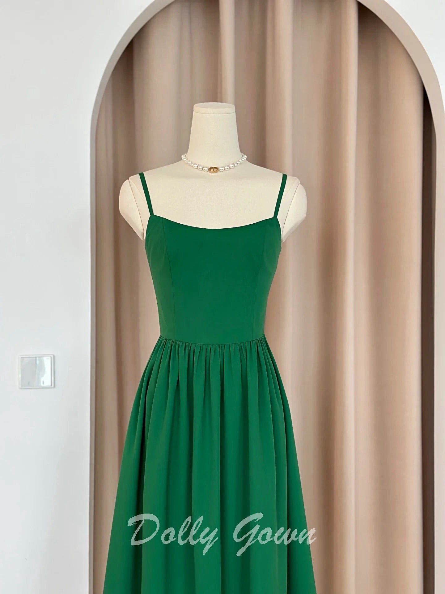 Emerald Green Spaghetti Strap Short Vintage Bridesmaid Dresses Emerald Green Spaghetti Strap Short Vintage Bridesmaid Dresses