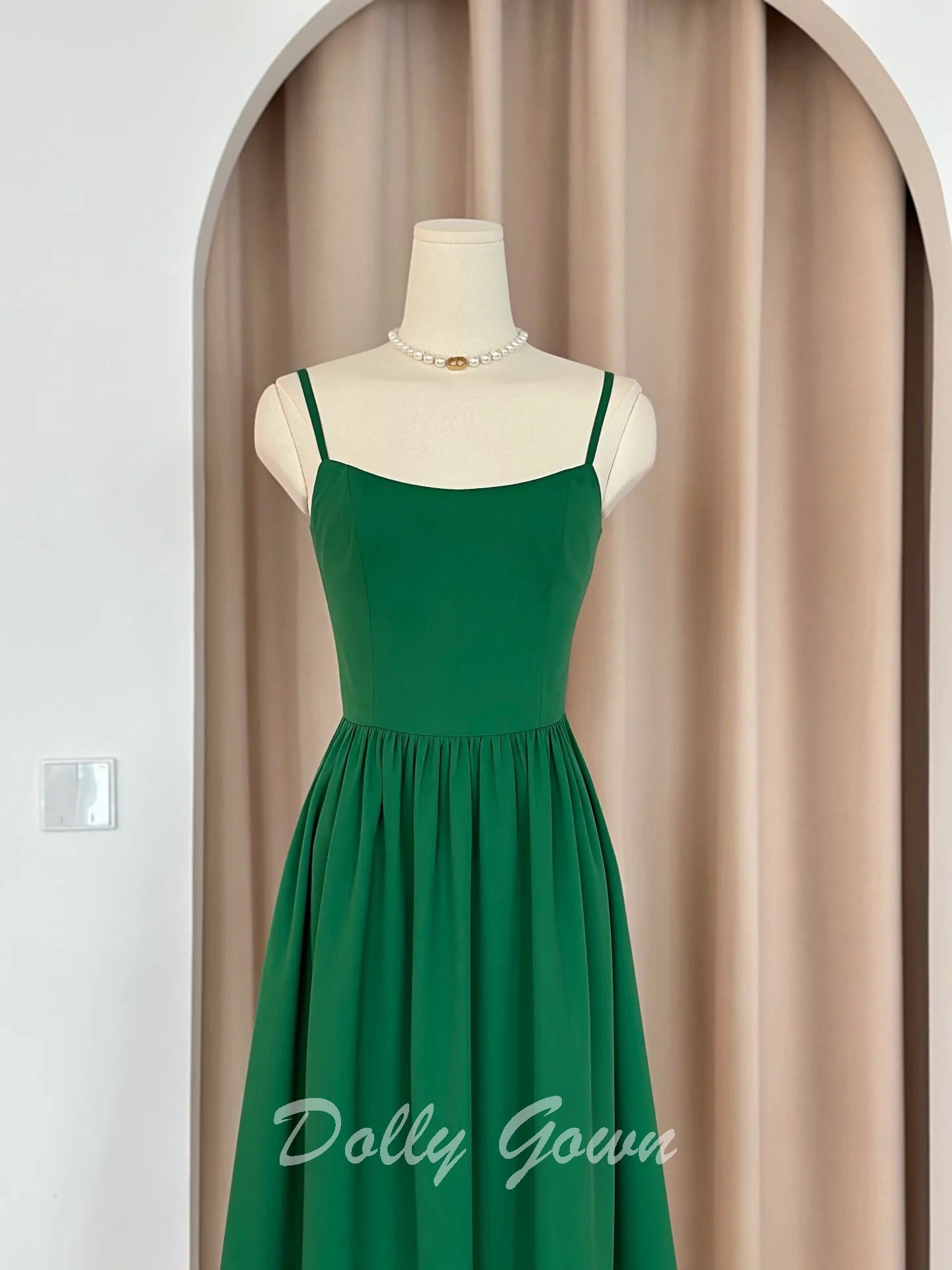 Emerald Green Spaghetti Strap Short Vintage Bridesmaid Dresses - DollyGown