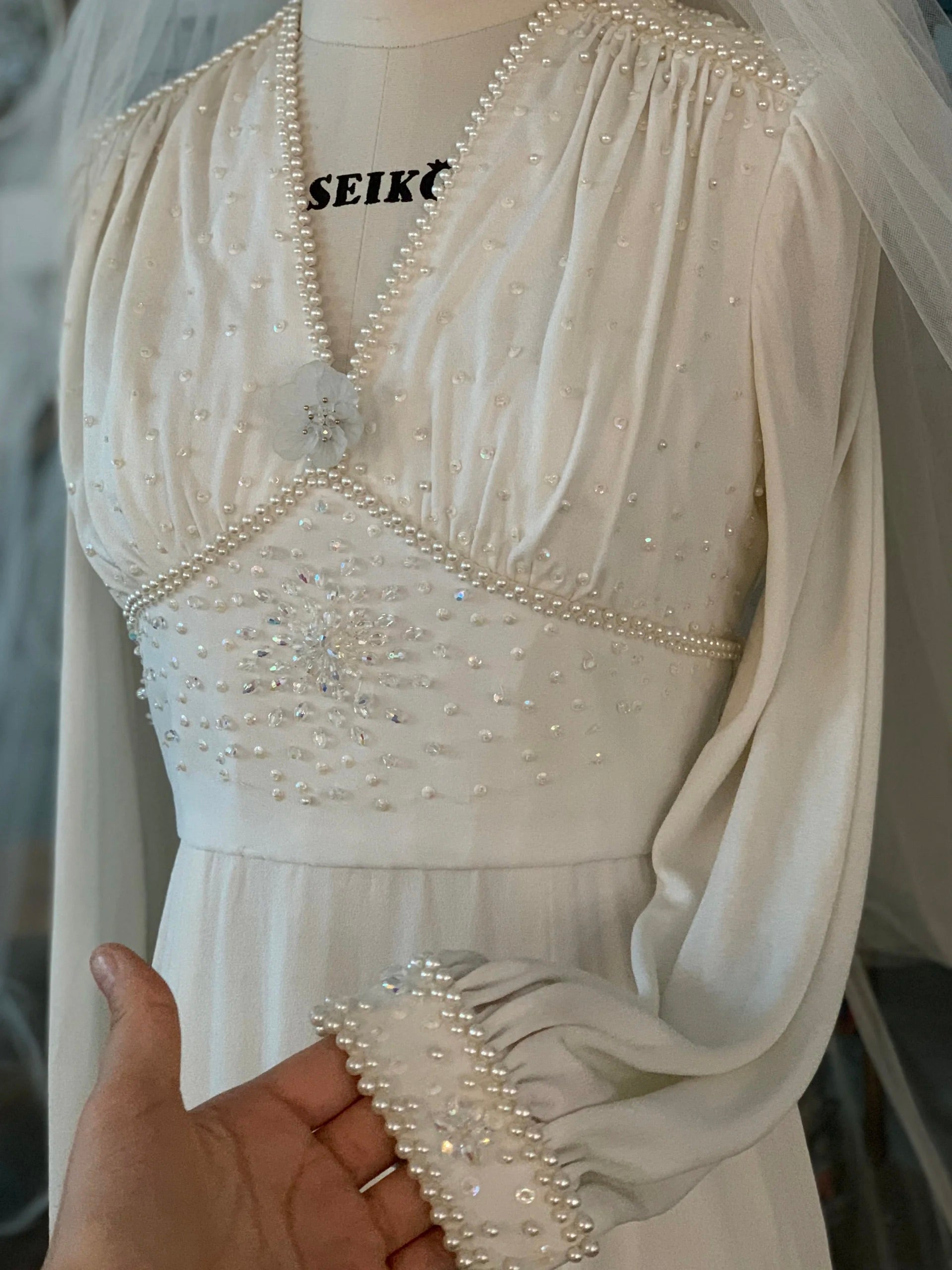 Long Sleeves 70s Modest Vintage Wedding Dress Long Sleeves 70s Modest Vintage Wedding Dress