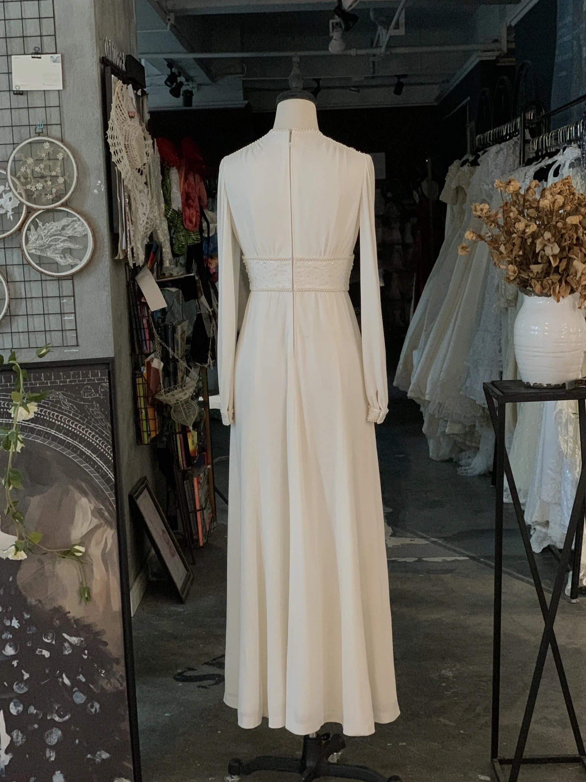 Long Sleeves 70s Modest Vintage Wedding Dress Long Sleeves 70s Modest Vintage Wedding Dress