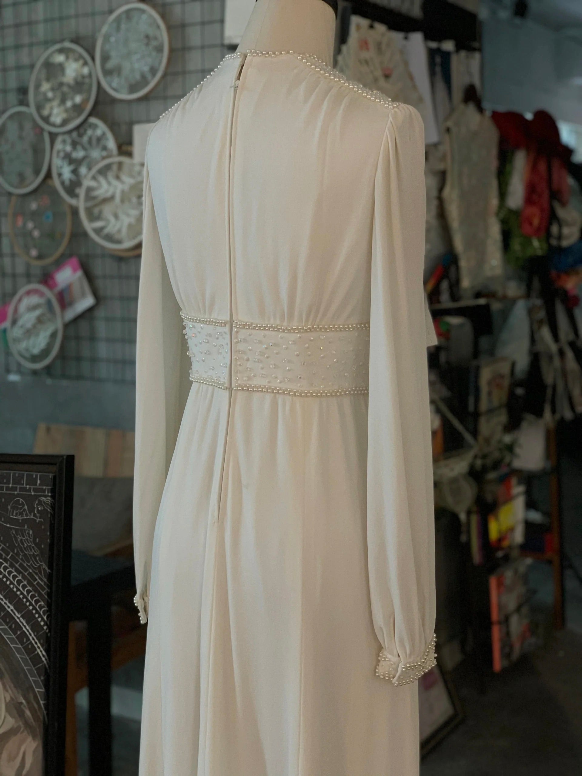 Long Sleeves 70s Modest Vintage Wedding Dress Long Sleeves 70s Modest Vintage Wedding Dress