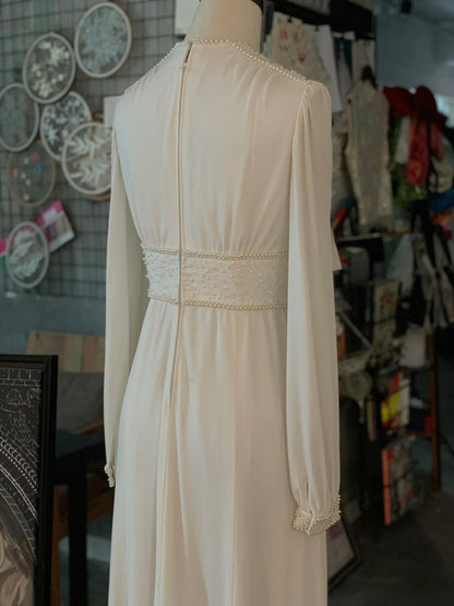 Long Sleeves 70s Modest Vintage Wedding Dress - DollyGown