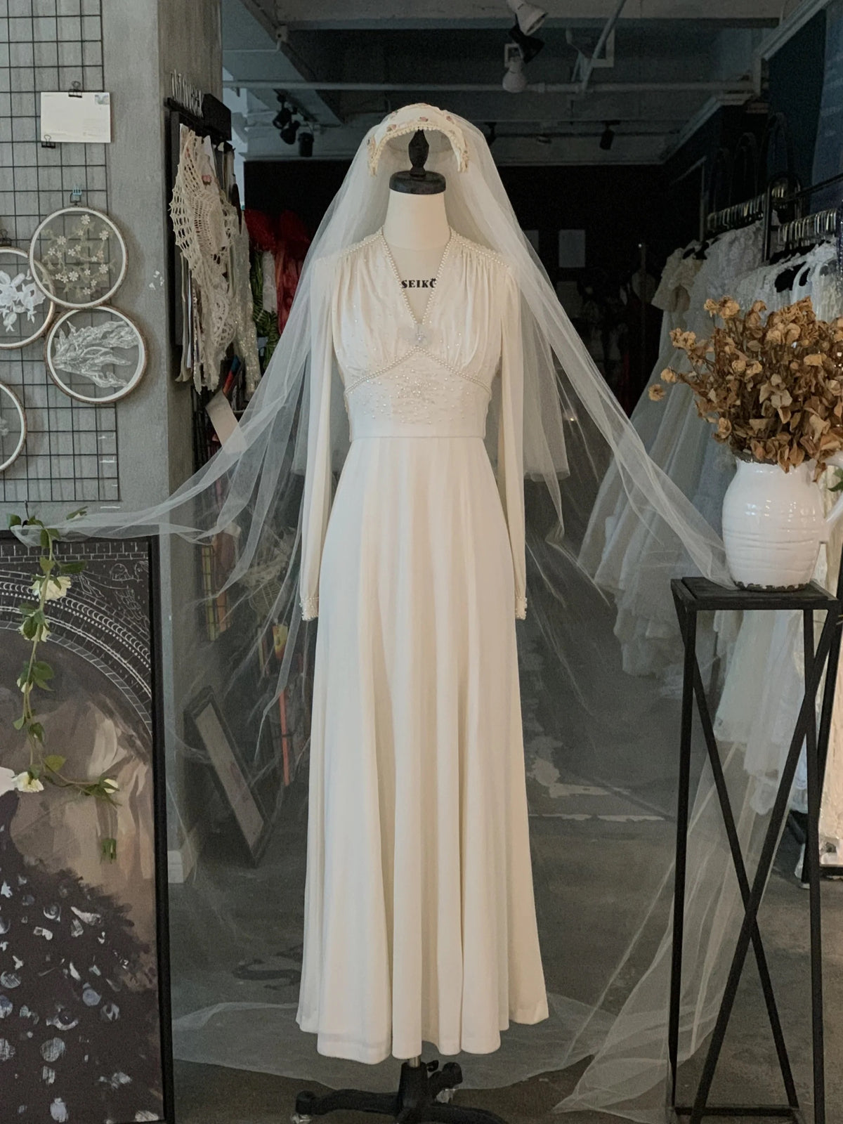 vintage wedding dress 70s Long Sleeves 70s Modest Vintage Wedding Dress