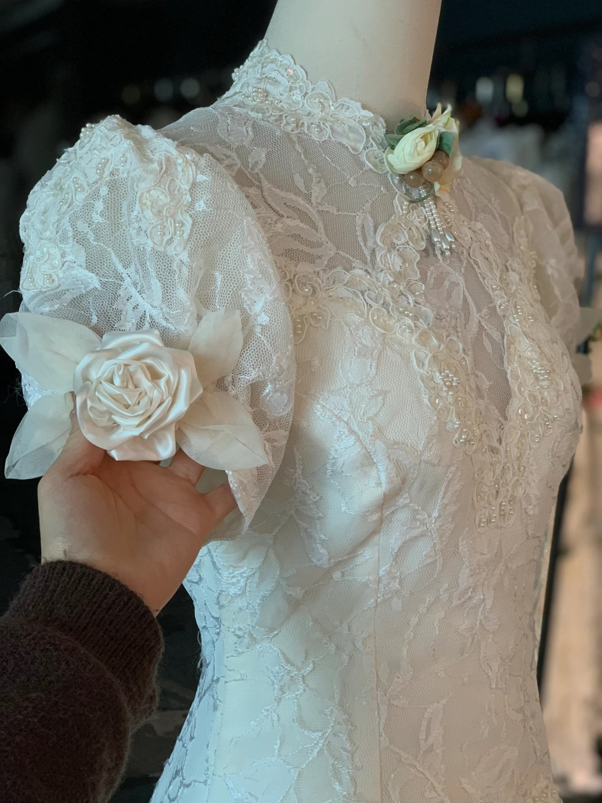 Low Waist High Neck Lace Top Vintage Wedding Dress Low Waist High Neck Lace Top Vintage Wedding Dress