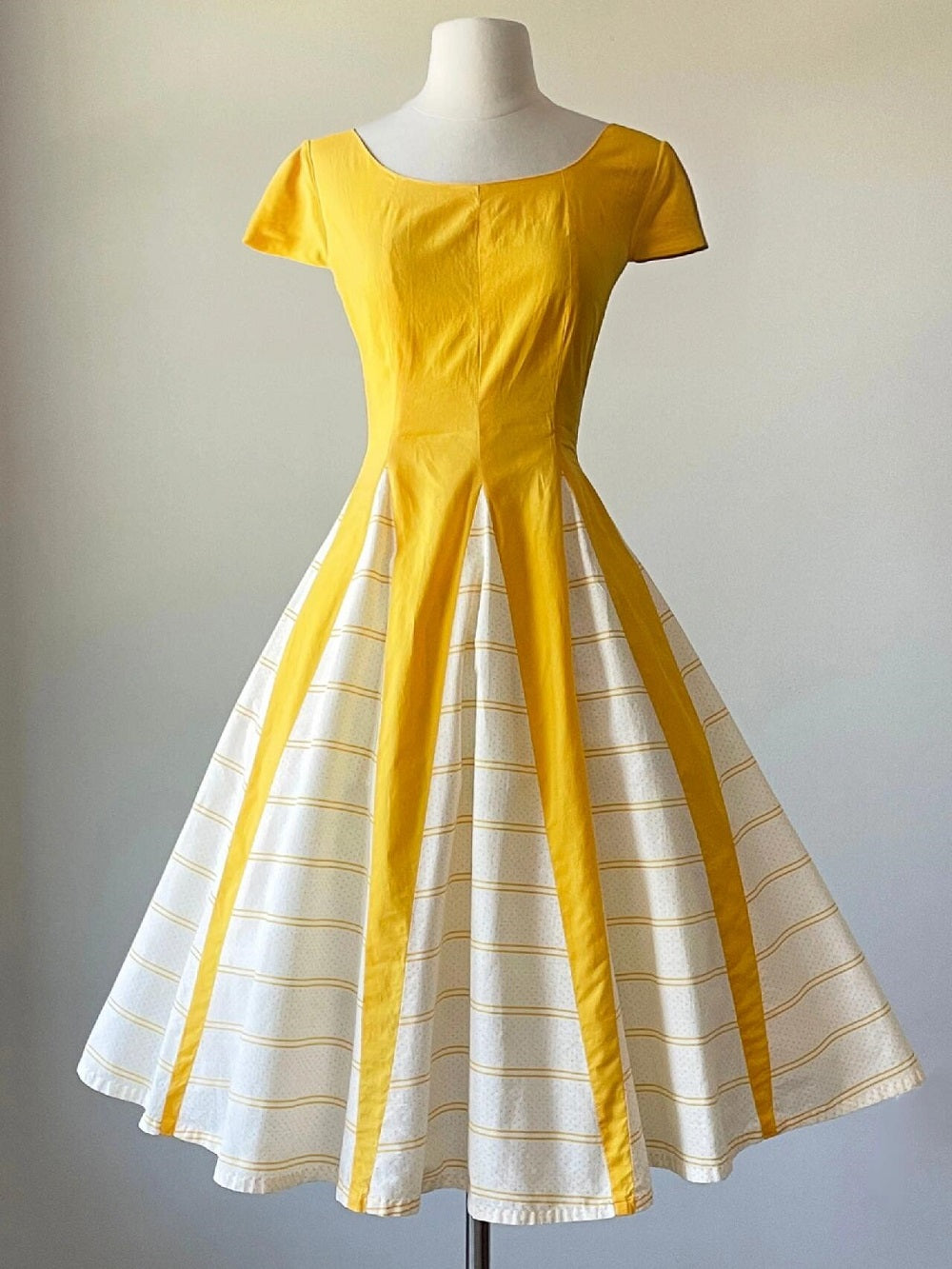 New Arrival 50s Yellow Boat Neck Full Circle Skirt Vintage Dress L