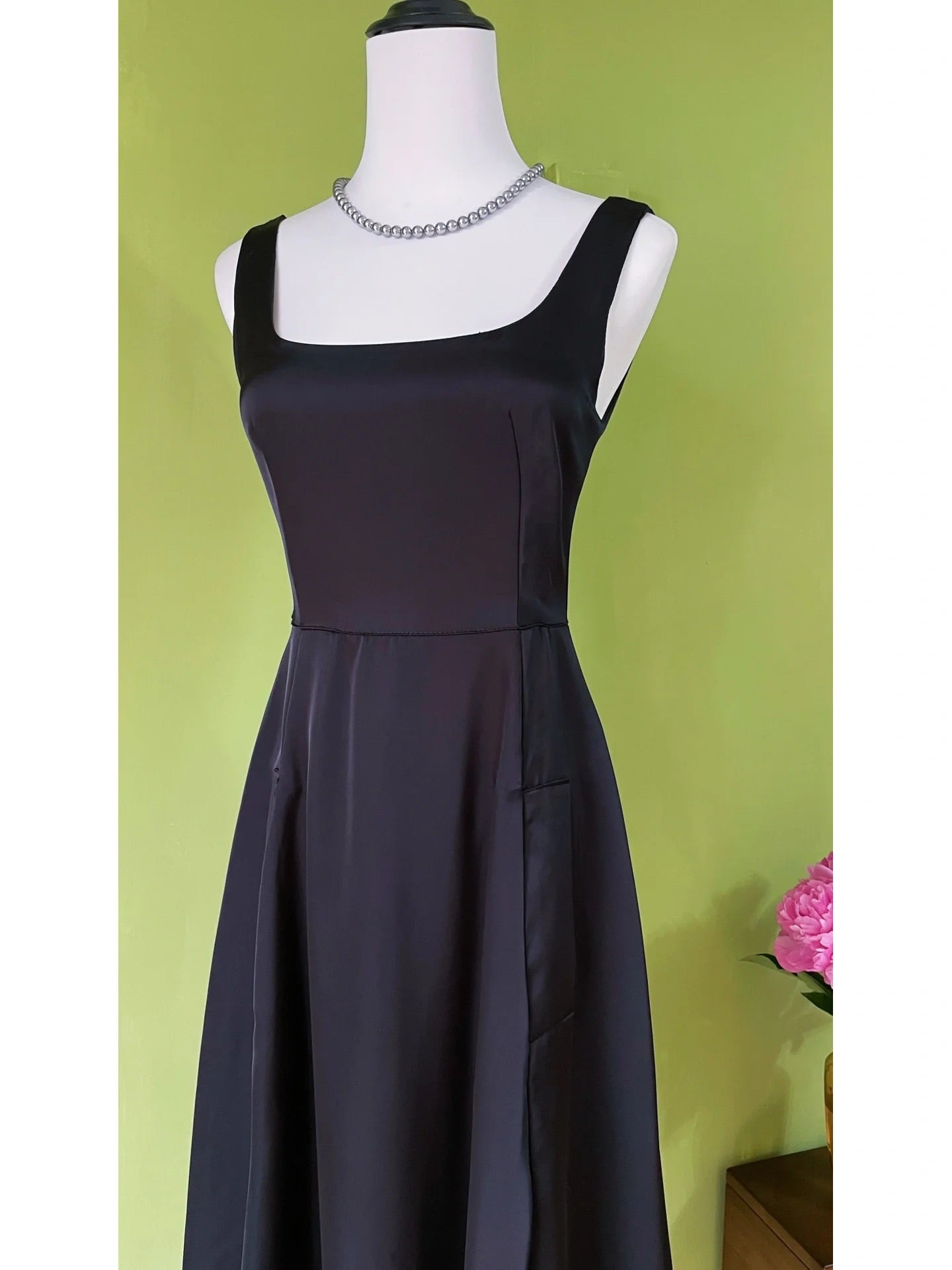 Audrey Hepburn Style Black 50s Vintage Dress with Pockets - DollyGown