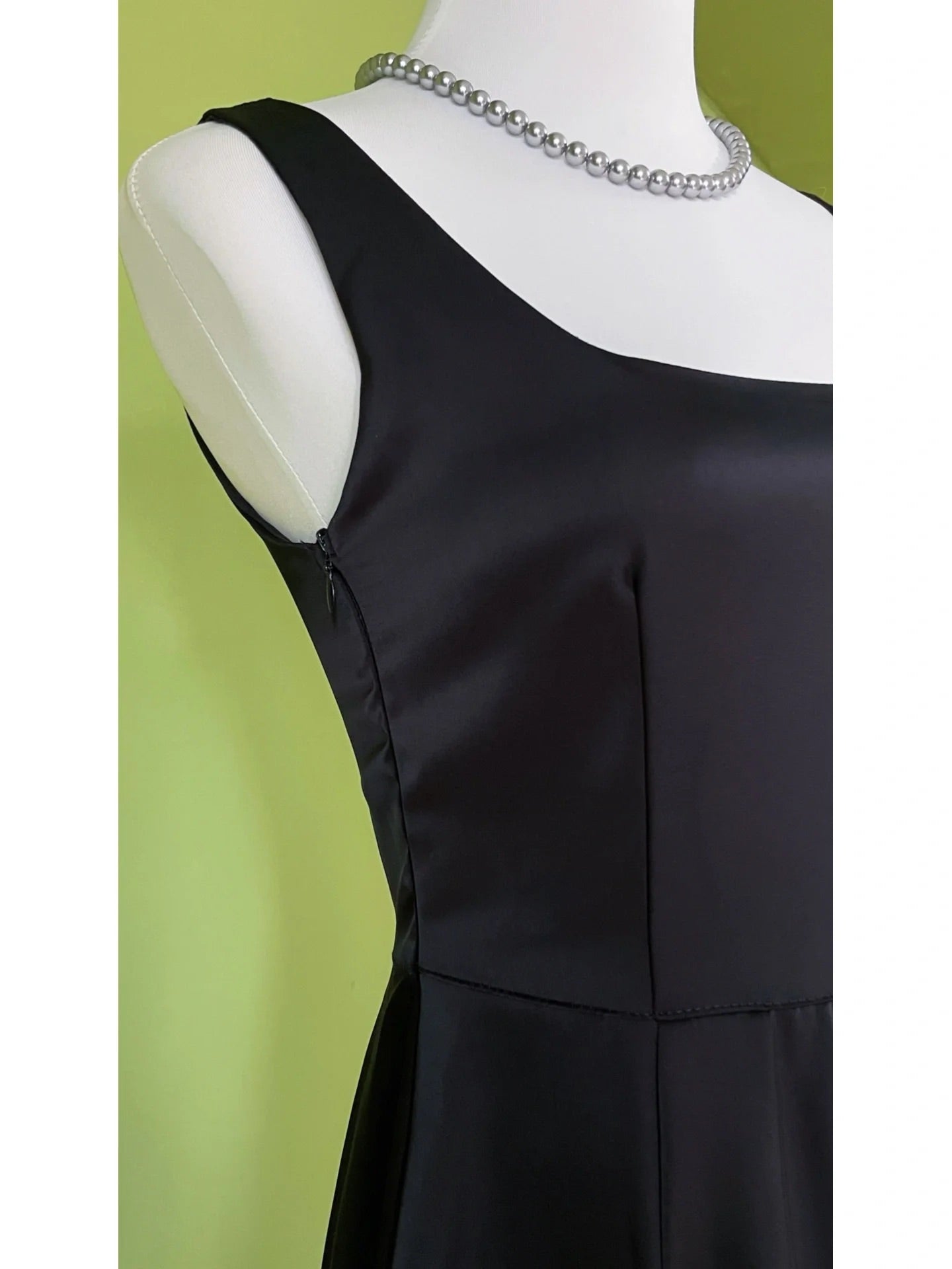 Audrey Hepburn Style Black 50s Vintage Dress with Pockets - DollyGown