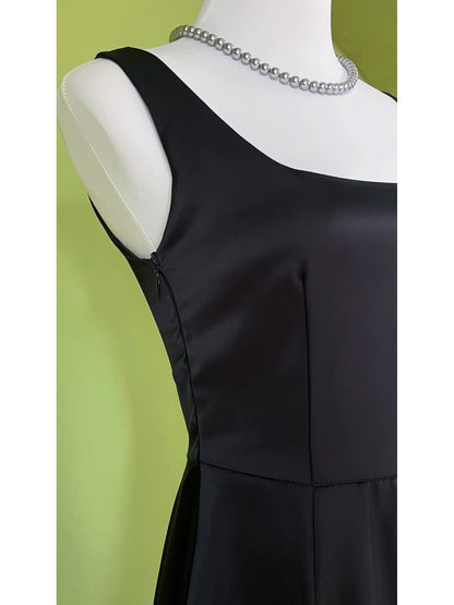 Audrey Hepburn Style Black 50s Vintage Dress with Pockets - DollyGown