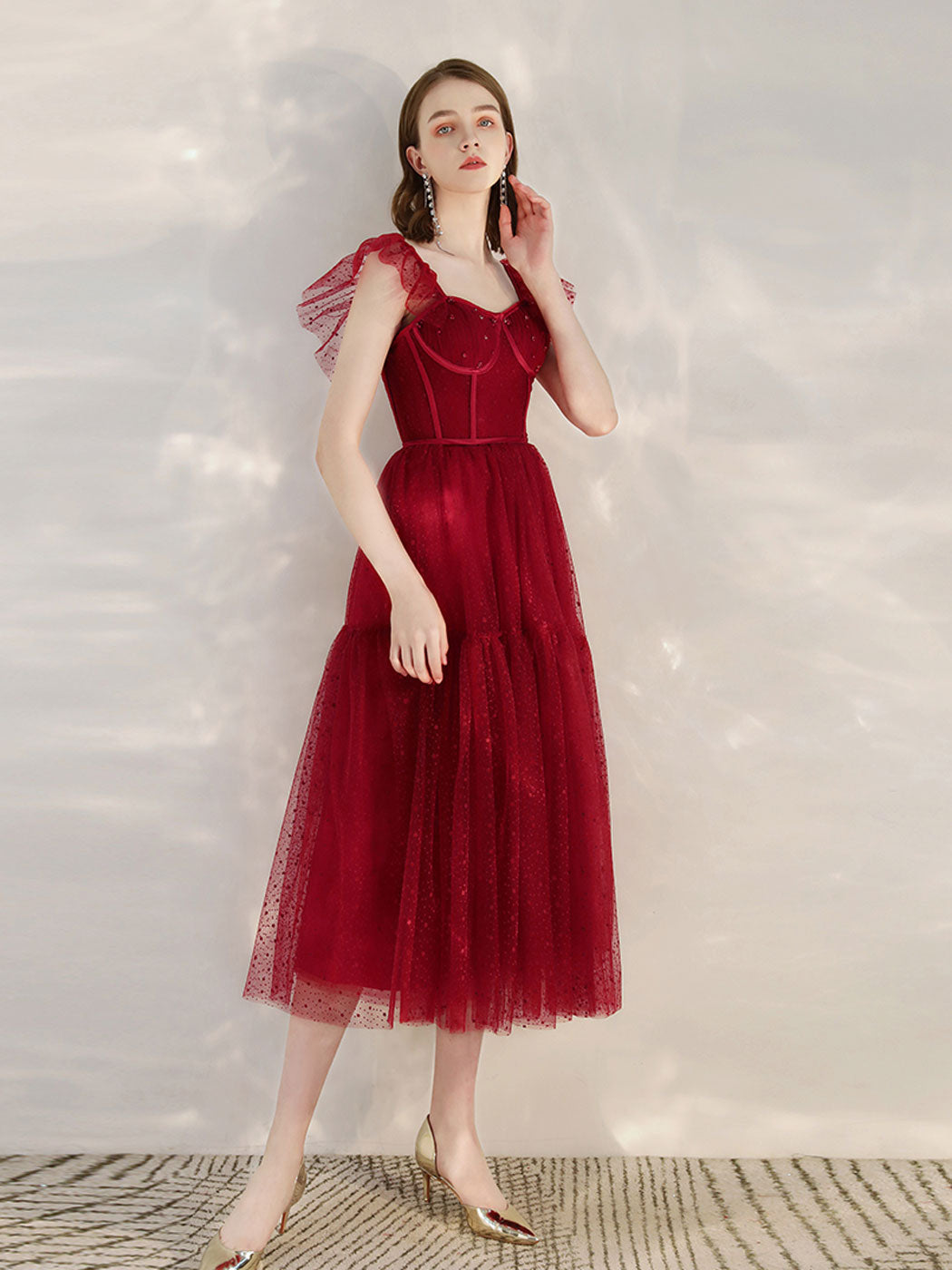 Elegant Burgundy Tulle Short Prom Dress with Sweetheart Neckline A-Line Silhouette