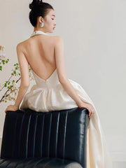 Simple Halter V Neck 100% Silk Taffeta Wedding Dress with Pockets
