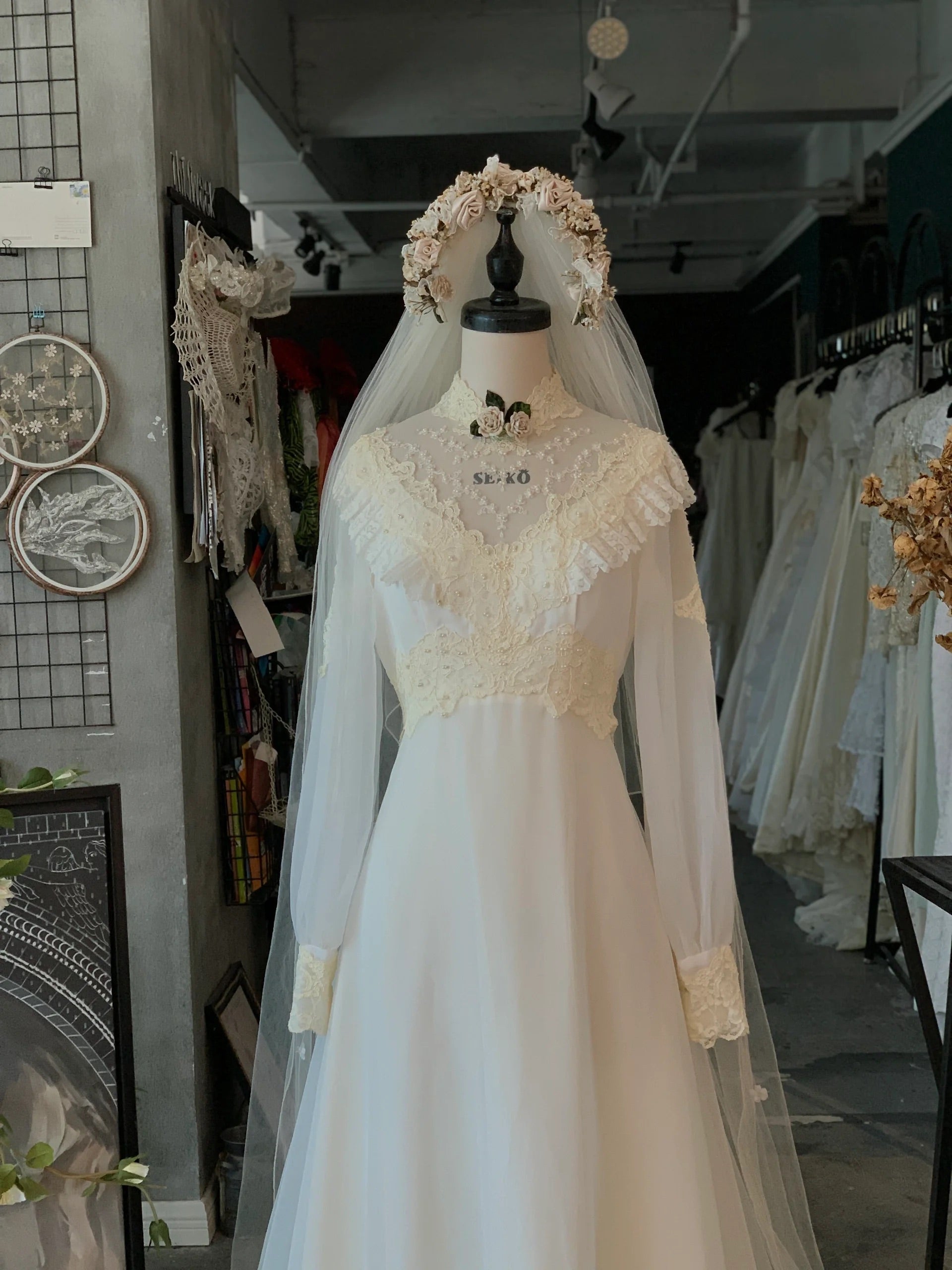 Vintage Chiffon Long Sleeves Wedding Dress Vintage Chiffon Long Sleeves Wedding Dress