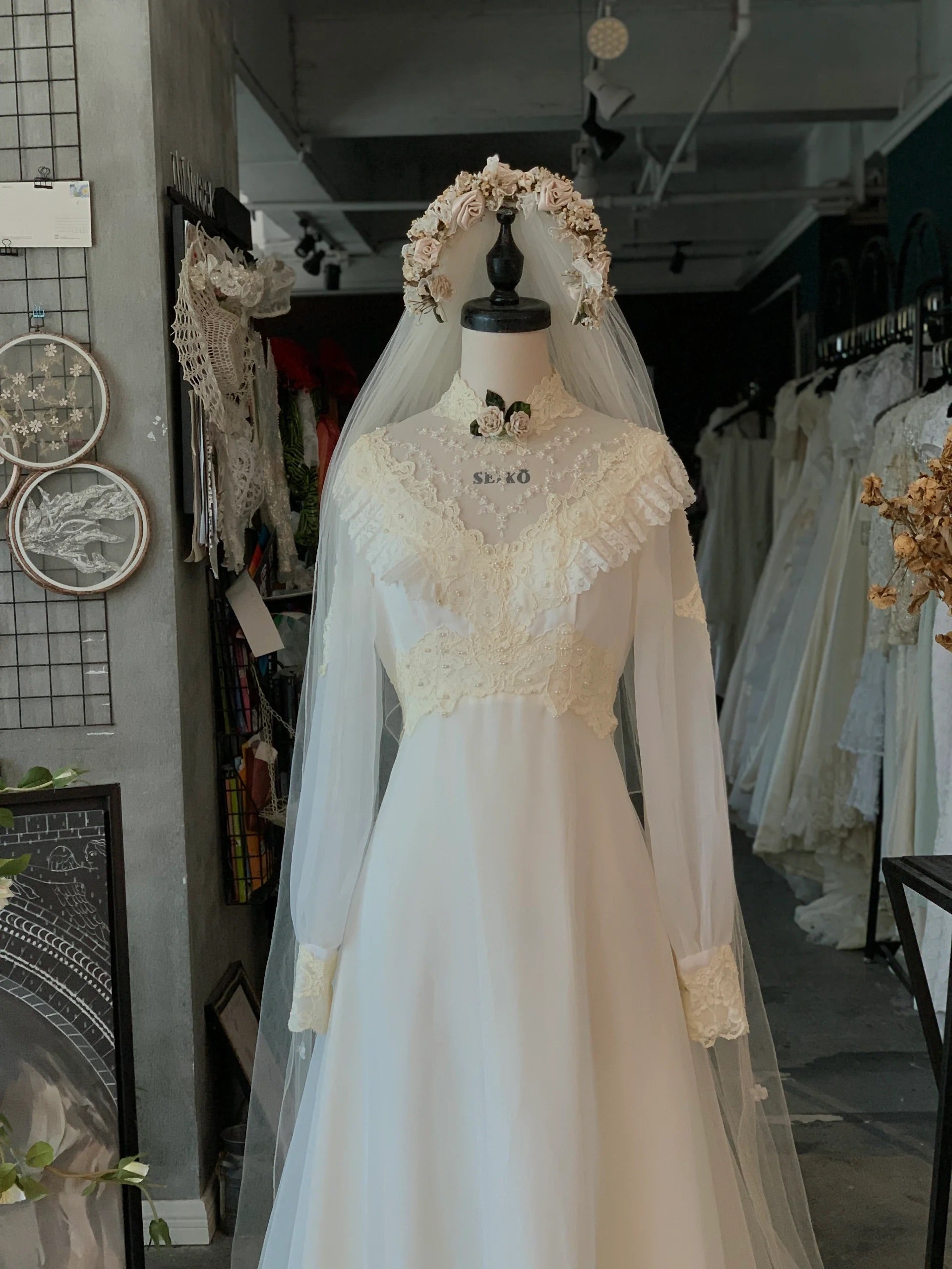 Vintage Chiffon Long Sleeves Wedding Dress - DollyGown