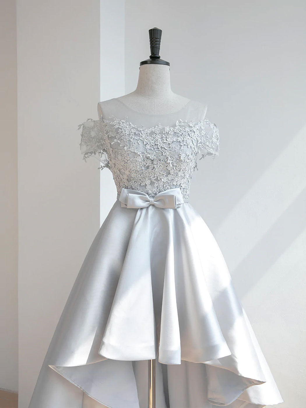 Elegant A-Line Scoop Neck Gray Lace Prom Dress with High-Low Satin Skirt