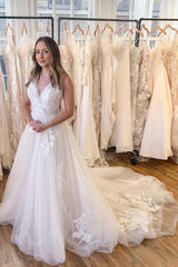 Elegant V-Neck A-Line Lace Appliqued Tulle Wedding Dress Sleeveless