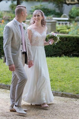 Elegant A-Line Chiffon Wedding Dress Appliques Lace Floor Length Gown