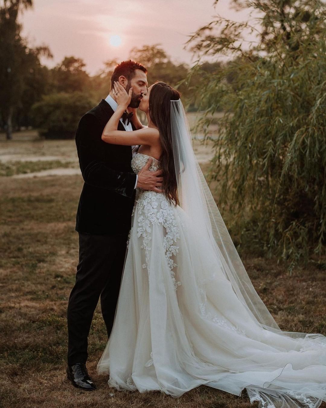 Romantic Backless A-Line Floor-Length Wedding Gown with Sweetheart Lace Bodice