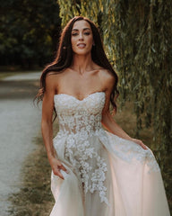 Romantic Backless A-Line Floor-Length Wedding Gown with Sweetheart Lace Bodice