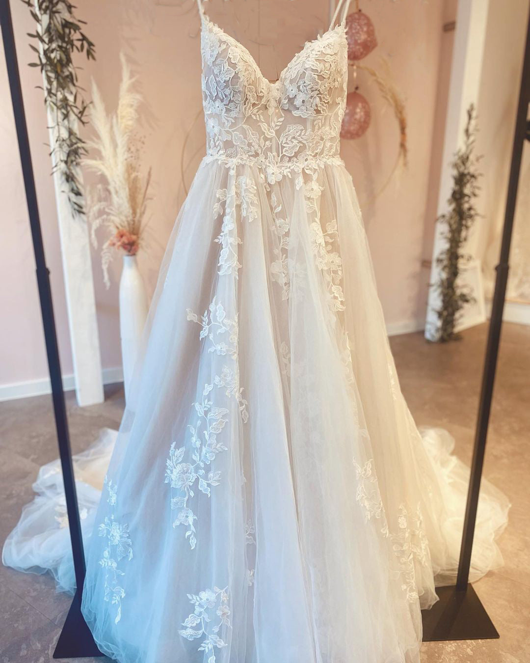 Vintage Spaghetti Straps A-Line Wedding Dress with Lace Appliques and Train