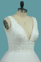 Elegant Deep V-Neck A-Line Backless Wedding Dress with Delicate Lace Appliques