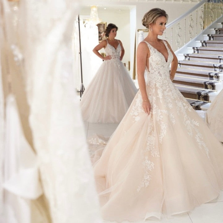 Elegant A-Line Deep V-Neck Spaghetti Strap Floor-Length Backless Wedding Gown with Lace Appliques