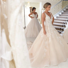Elegant A-Line Deep V-Neck Spaghetti Strap Floor-Length Backless Wedding Gown with Lace Appliques