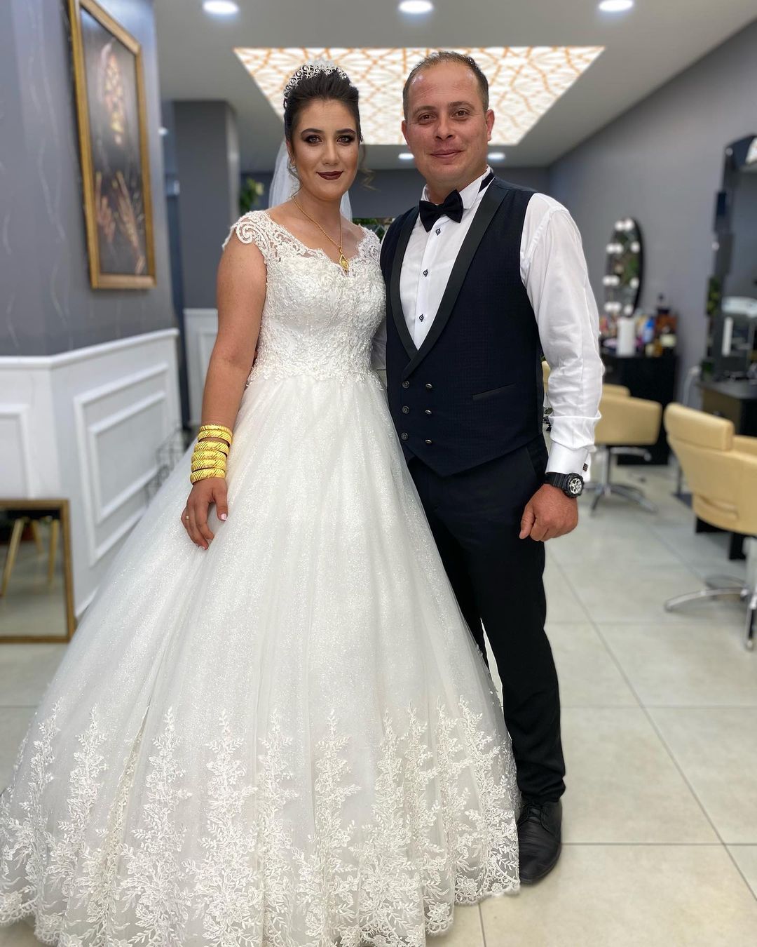 Elegant Mermaid Wedding Dress with Wide Straps and Backless Appliques