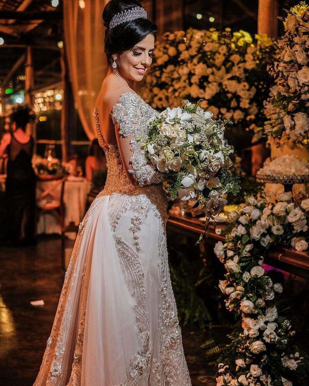 Elegant Off-Shoulder Long Sleeve Mermaid Wedding Gown with Exquisite Lace Appliques