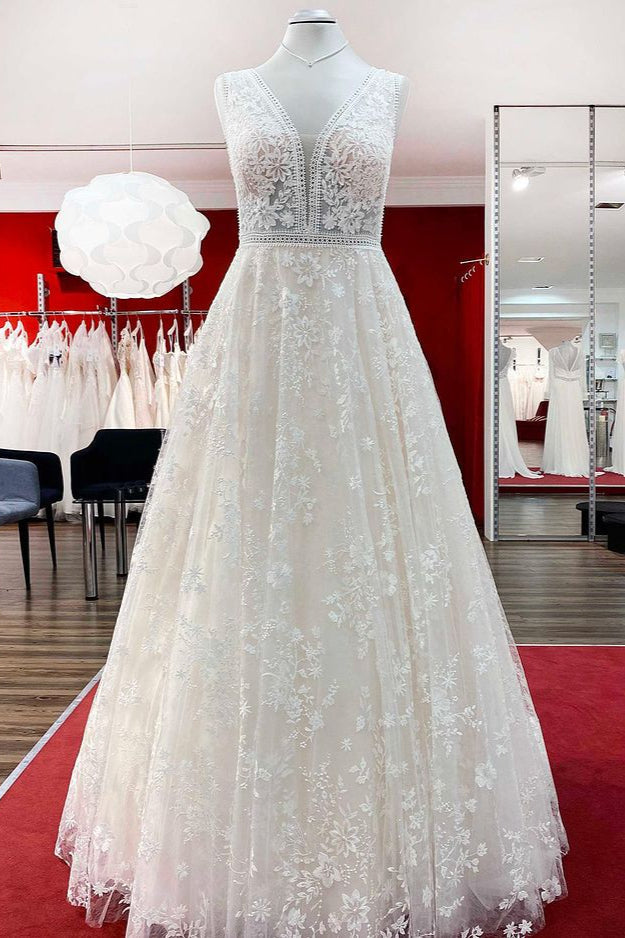 Beautiful Long Wedding Dress with A-Line Appliques Tulle Lace Backless