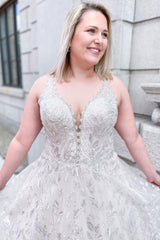 Elegant Sweetheart Wide Strap Lace Wedding Dress with Tulle A-Line - Perfect Bridal Gown