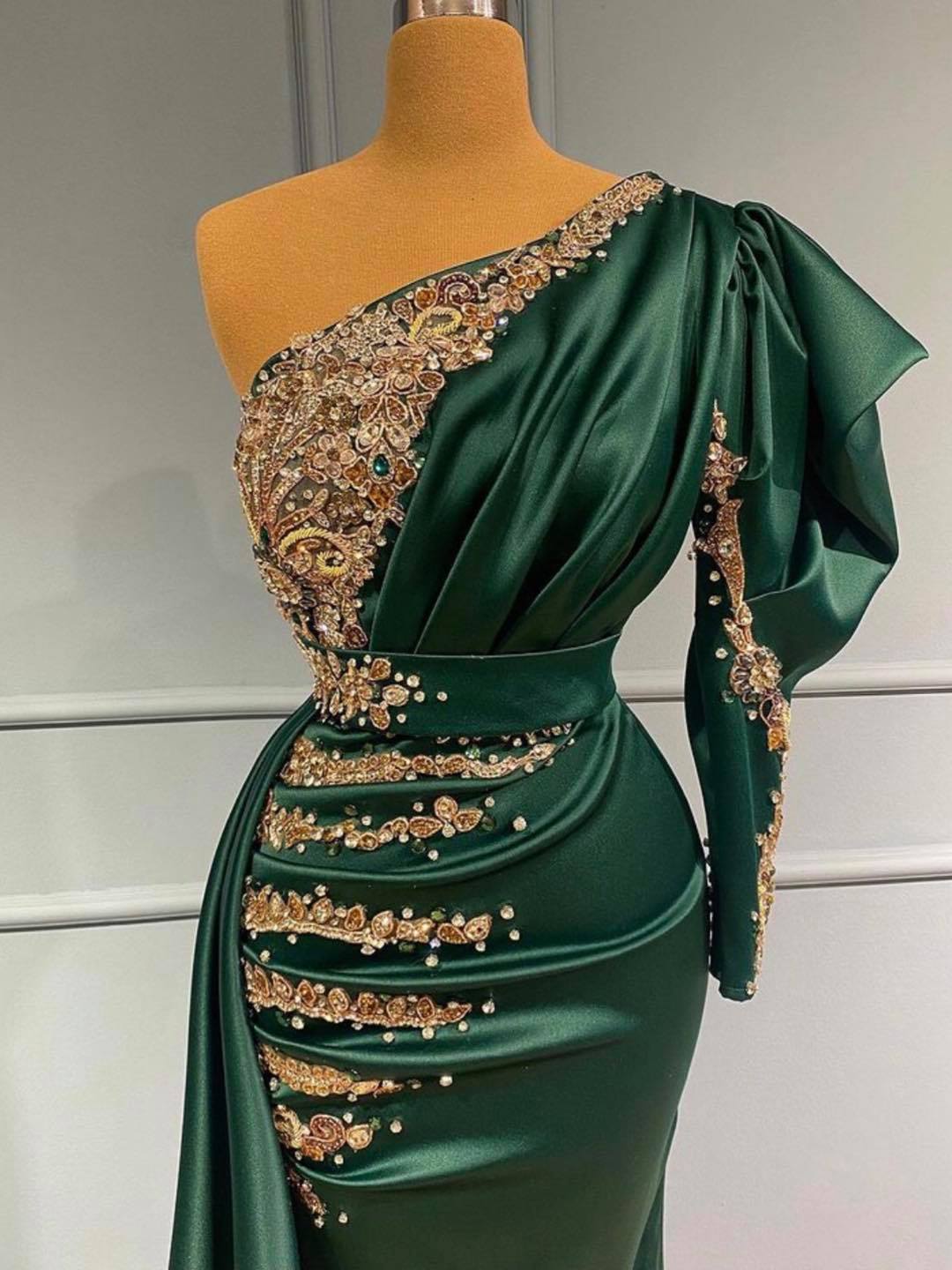 Elegant Dark Green One-Shoulder Mermaid Prom Dress with Gold Embellishments Elegant Dark Green One-Shoulder Mermaid Prom Dress with Gold Embellishments