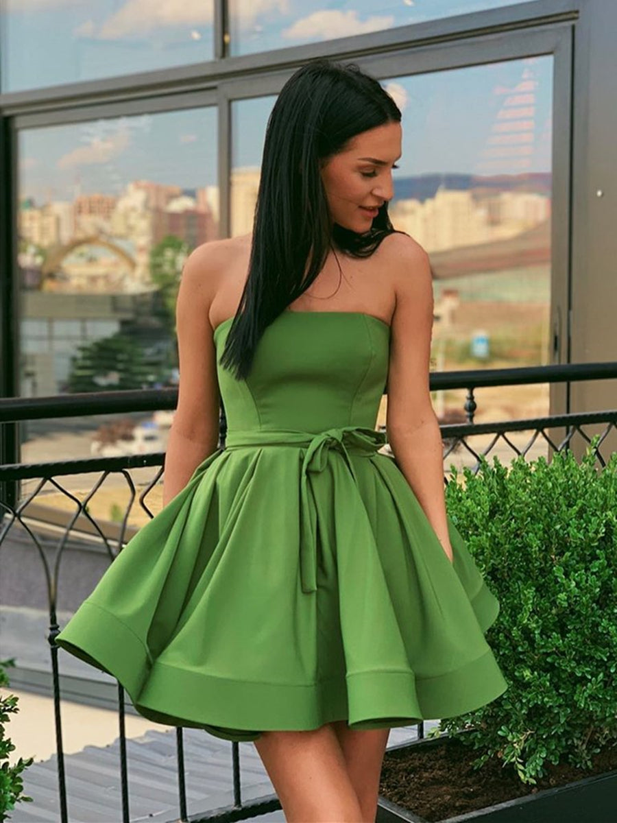 Chic Strapless Green Satin Short Prom Dress: Elegant Homecoming & Graduation Attire Chic Strapless Green Satin Short Prom Dress: Elegant Homecoming & Graduation Attire