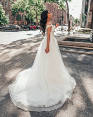 Elegant Deep V-Neck A-Line Tulle Wedding Dress with Floral Lace Appliques