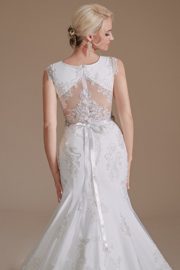 Elegant Mermaid Jewel Neck Long Wedding Dress with Tulle Lace and Beaded Waist